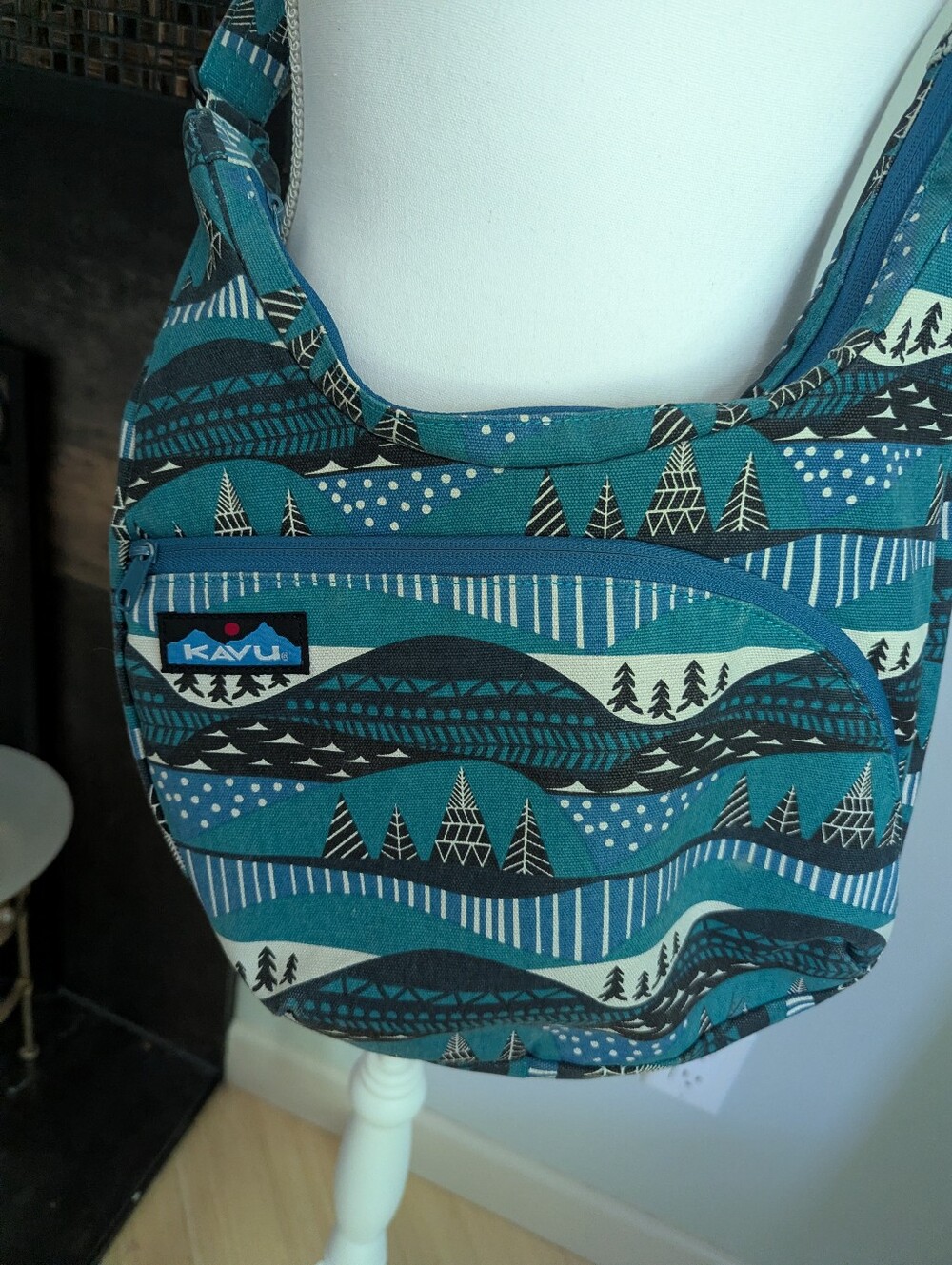 Kavu Teal Patterned Crossbody Bag - Picture 2 of 8